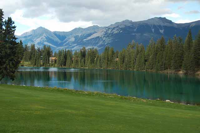 The Fairmont Park Ridge Lodge and Lac Beauvert